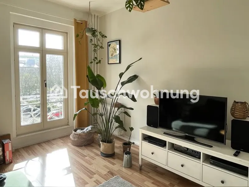 Tauschwohnung: Helle 2-Zimmer im Zentrum gegen 3-Zimmer im Kiez — photo 1